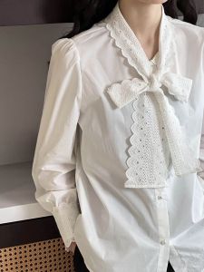 เสื้อเชิ้ตคอป้านผ้าฝ้ายลายผีเสื้อแขนยาวสีขาวสำหรับผู้หญิง ฤดูใบไม้ผลิและฤดูใบไม้ร่วง สไตล์วัง สง่างาม เสื้อเชิ้ตแขนยาวคอโปโล