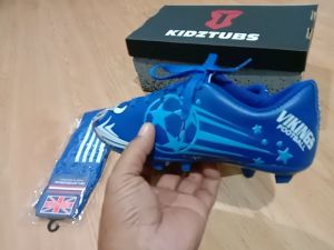 KIDZTUBS Sepatu Bola Anak Paket Komplit Sepatu Bola Tas Skin Deker Kaos Kaki Usia 6-10 Tahun Size 28 29 30 31 32 33 34 35 36 37 KDZ1503122224