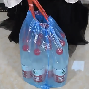 EasyBuy ถุงขยะพลาสติกพร้อมสายหูหิ้ว ขนาด 45 * 50 Cm. (กว้าง * สูง) สีสุ่ม เหนียวทนทาน ป้องกันการรั่วไหล