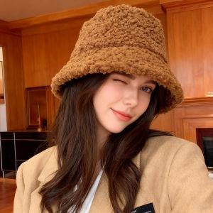หมวกชาวประมงผ้าพลัฌสำหรับผู้หญิง ฤดูใบไม้ร่วงและฤดูหนาว 2025 สไตล์ใหม่ บุขนแกะ อุ่นสบาย แบบเกาหลี ทันสมัย อเนกประสงค์ ดูเป็นธรรมชาติ เหมาะสำหรับใส่ออกไปข้างนอก