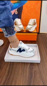 Sepatu Wanita Sneakers Terbaru 2022: Style Ala Korea & Sporty