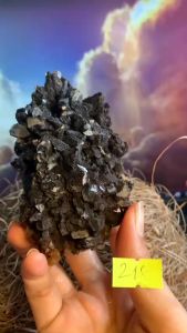 ổ đá tự nhiên đau trong lòng đất còn lớp nham thạch 218