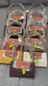 Tas Wanita Classic LARGE: Pilihan Tepat untuk Berbagai Aktivitas