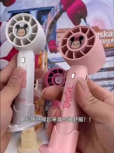 พร้อมส่ง!!! พัดลมมือถือ + ตั้งโต๊ะ แบบชาร์จไฟ ความเร็วลม3ระดับ วางมือถือได้ น่ารัก พกพาสะดวก พัดลมกังหันตั้งโต๊ะ