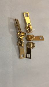 Kepala Resleting Gigi Besi No.5 Gold Isi 100 Pcs