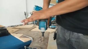 [รับประกัน 1 ปี] Makita DTD172 ชุดสกรูแรงบิดขนาดใหญ่สว่านไฟฟ้าไขควงไฟฟ้าแบบชาร์จไฟได้ 18V 6.0AH DTD172Z ไขควงไร้แปรงถ่านพร้อมแบตเตอรี่ลิเธียม 18V และเครื่องชาร์จ