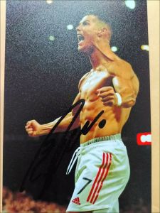 โปสการ์ดที่ระลึกแฟนฟุตบอลของขวัญ C. ภาพถ่ายลายเซ็นของโรนัลโด้ไม่ซีดจางคอลเลกชันที่คู่ควรเรอัลมาดริดแมนเชสเตอร์ยูไนเต็ด