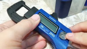 Alat Ukur Ketebalan Presisi Digital Digital Micrometer Thickness Gauge Caliper Carbon Fiber 0-12.7mm
