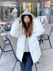 แจ็คเก็ตผ้าฝ้าย PU ทรงหลวมสำหรับผู้หญิง สไตล์ใหม่ปี 2025 แจ็คเก็ตแบบสวมหัวสองชิ้นปลอม แจ็คเก็ตแบบสวมหัวสไตล์เกาหลี แจ็คเก็ตแบบสวมหัวแบบลำลอง