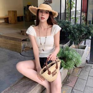 Áo Thun Tay Ngắn Dệt Kim Lụa Băng Màu Đỏ Cổ Vuông Vừa Vai Mùa Hè Cho Nữ Dáng Ôm Vừa Vặn Ngắn Đầu Mùa Xuân Đồ Lót Không Có