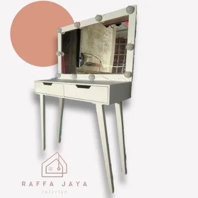 meja rias simple dilengkapi kaca+lampu+kaki meja