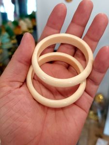 Vòng tay tay nhựa giả ngà bản hẹ 1 sen mang lại May Mắn Hạnh phúc cho Nữ.