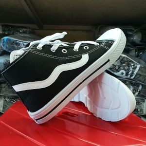 sepatu Sekolah Canvas ventela hitam putih Awet murah