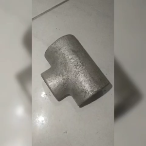 vlok tee galvanis besi 1 1/4 x 1 drat bspt g brand 1 1/4" 1" 1 1/4x1 galunggung brand T