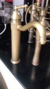 Vòi rửa lavabo đa năng thân cao tân cổ điên GRV 8605C