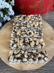 Guangdong Specialties Black And White Sesame Peanuts Crisp Sugar Handmade Sunflower Seeds Pumpkin Seeds Small Snacks Gifts