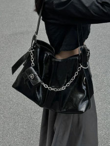 Trendy Large Capacity Commuter Tote Bag Chain Underarm Bag Versatile Crossbody Bag for Young Adults Korean Style PU Leather