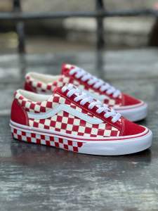 สวัสดีค่ะลูกค้าวันนี้ทางร้านมีสินค้ามือสองมาแนะนำค่ะรุ่นนี้เป็นรุ่นขายดีค่ะลูกค้ารองเท้าพรีเมี่ยมไม่มีใบรับประกันแต่คุณภาพดี 99% ค่ะ