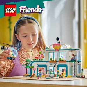 LEGO Friends 42621 Heartlake City Hospital Set (1045 Pieces) Mainan Balok (7 Tahun+)