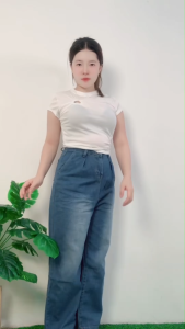 ชุดสองชิ้น เสื้อยืดลายหัวใจผ่ารู + กาเกงยีนส์เอวสูง