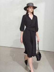 AMII | Autumn Minimalist Elegance V-Neck Fitted Wrinkle Technique Dress