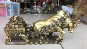 Tượng Trâu Kéo Tiền Bằng Đồng Phong Thủy DxRxC: 34x9x15cm Nặng 3kg
