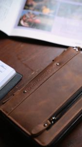 Leather Handbag Pria Kulit Sapi Clutch Dompet Tangan Reven Benicio