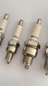 หัวเทียนHKT หัวเทียนสำหรับรถจักรยานยนต์ มี4รุ่นให้เลือกBP7HS / BP8ES / C7HSA / CR8E สินค้ามีพร้อมส่ง