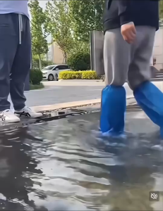 พร้อมส่ง ถุงคลุมรองเท้า แบบยาว ถุงคลุมเท้า กันฝน 1 คู่ ใช้แล้วทิ้ง ถุงคลุมรองเท้า Leg Cover มียางรัด แบบสวม