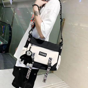 2024 New Mens Canvas Shoulder Bag Messenger Bag Japanese Style Ins Crossbody Bag Student Backpack Diagonal Shoulder Bag