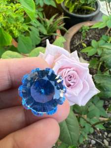 พลอย BLUE TOPAZ 20X20มิลลิเมตร..(1 เม็ด) MMหนักรวม 27 กะรัต รูปไข่ สีบลูโทพาสย สำหรับตัดสำเร็จ BLUE TOPAZ CULTURE STONE"