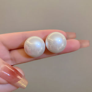 French Vintage Hepburn Style Flat round Pearl Earrings Womens Personality Simple Versatile Elegant Ear Jewelry Accessories