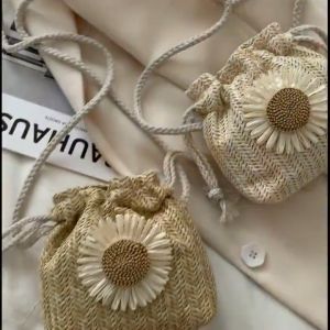 Túi Cói Đi Biển Vintage Có Đính Hoa Cúc RQN1884 - requane