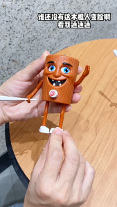 🔥พวงกุญแจ🔥 ของเล่นTung Tung Sahur 3D หมุนกดสนุก เปลี่ยนหน้า Action Figurines กระเป๋าเป้สะพายหลังเครื่องประดับจี้ รุ่น：J2