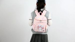 🎀【ขายร้อนในสต็อก】🎀ใหม่กระเป๋านักเรียนเด็กอนุบาลน่ารักการ์ตูนลำลองกลางแจ้งมัลติฟังก์ชั่นสะพายหลัง