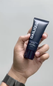 DAILIQUE SENSITIVE CREAM FOR MEN DRY & FRESH เดลีค เซนซีทีฟ ครีม ฟอร์ เมน ดราย แอนด์ เฟรช