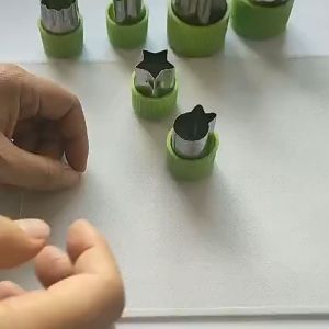 IZ - K06 1 PC CETAKAN PEMOTONG SAYURAN BUAH BISKUIT PASTRY / CETAKAN PEMOTONG SAYURAN ISI 1 PC / CETAKAN BENTO / CETAKAN SAYUR 1 PC / CETAKAN PEMOTONG BUAH STAINLESS