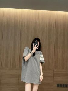 เสื้อยืดแขนสั้นผ้าฝ้ายแท้สำหรับผู้หญิง ทรงหลวม ทรงยาวปานกลาง ทรงเข้ารูป ดีไซน์คลุมสะโพก ทรงสามเหลี่ยม ทรงเข้ารูป เสื้อยืดผู้หญิง