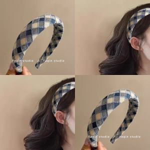 ผ้าเชือกไนลอนลายสก็อตสีขาวและสีน้ำเงิน กิ๊บติดผมแบบหนาเพื่อเพิ่มความสูง กิ๊บติดผมแบบหัวเข็มขัดแบบกว้าง