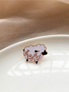 Round Roll Cute Sheep Metal Brooch Cute Cartoon Fur Ball Sheep Animal Badge Clothes Backpack Accessory/Jewelry