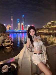 TiTi Hollow out Lace Base Shirt Slim Fit Short Sleeve Inner Wear Top Womens Fashion Autumn Winter Solid Color Casual Style