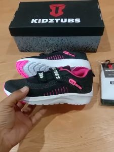 KIDZTUBS Sepatu Sekolah Anak Paket Komplit Sepatu Sekolah + Tas Sekolah + Kaos Kaki Size 28 29 30 31 32 33 34 35 36 37 TUBS1031022025