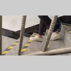 สติ๊กเกอร์กันลื่น กว้าง 5 ซม. ยาว 5 เมตร เทปพีวีซีกันลื่น เทปกันลื่น ขนาด เทปกันลื่น PVC ติดพื้น