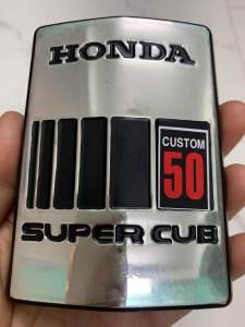 Lô gô nổi mặt nạ trước xe Custom 50 hàng nhập Thái Lan chất lượng cao dành trang trí riêng cho dòng xe này lô gô nổi màu sắc cực đẹp và bền giá bán cực tốt bán lẻ như bán sỉ