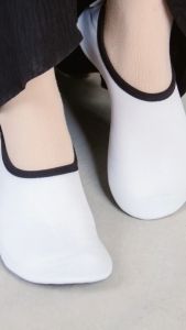 Sepatu Tawaf Anti Slip Pria dan wanita REV Warna Hitam dan Putih | Perlengkapan Haji Umroh
