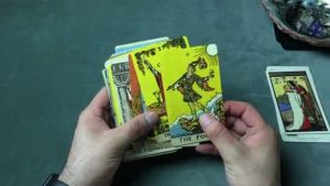 Kartu Tarot Smith Waite Borderless Edition Kemasan Kotak Besi