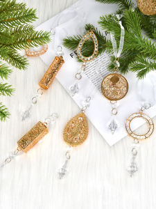 Christmas Metal Hollow out Acrylic Crystal Pendant Decorative Hanging Ornament for Christmas Tree Scene Arrangement