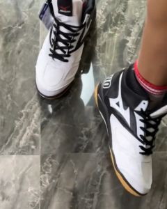 Sepatu Olahraga Mizuno Momentum  Pria Wanita Anti Slip Terlaris