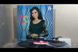 1 แผ่นเสียง 12นิ้ว K29 รุ่งฤดี แพ่งผ่องใส น้ำตาดาว แผ่นVG++ริ้วรอยบาง เสียงรบกวนน้อยนิด ไม่มีรอยลึก แผ่นล้างทำความสะอาดแล้ว ปกVG++มีตำหนิขอบนิดหน่อย ขอบไม่ขาด สันไม่ทะลุ