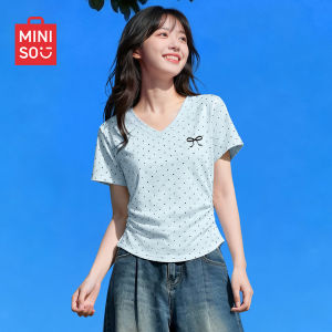 Miniso | Áo Thun Nữ Form Ôm Tay Ngắn Cổ V Họa Tiết Chấm Bi